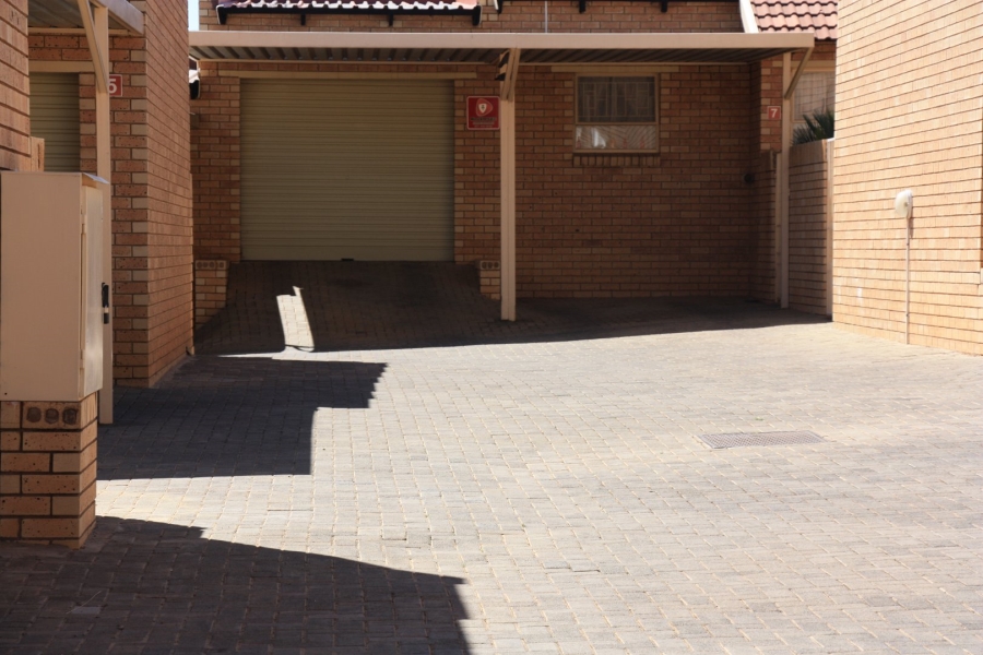 3 Bedroom Property for Sale in Langenhovenpark Free State